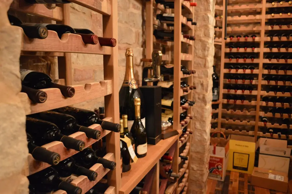 Main Features - Florida Naples Wine Cellar