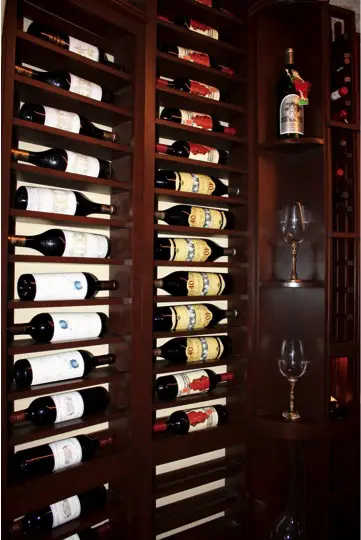 Quarter Round Display Wine Rack